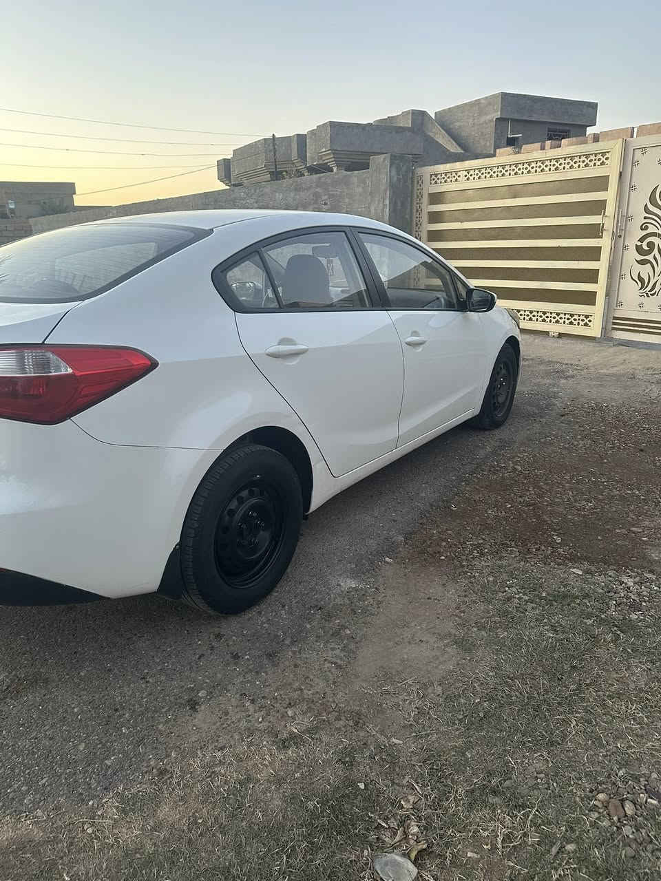 سيراتو موديل ١٤ كير مكينه تبريد خير من الله مكينه ١٦٠٠ دوش بيهه فقط قطعتيه رش بدونداخل السياره باسمي سنويه جديده بيهه حالوبات السياره مكاني بغداد التاجي 
السعر ١٠٥ بيهه مجال حك جيتك 
***********
***********
