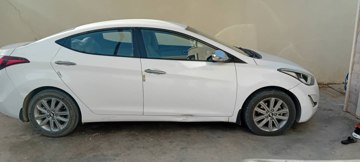 السلام عليكم
النترا  موديل 2015 خليجي 
رقم بغداد محرك 1800دوش
بدون صبغ ملاحظات بسيطه جداً 
السعر 132 ورقه 
اتصال فقط 
***********
