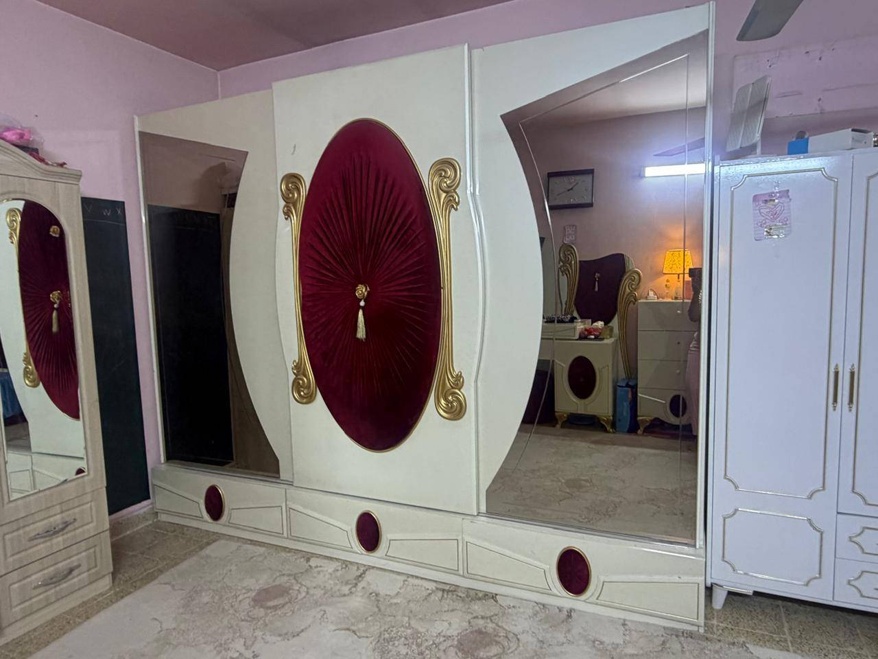 غرفه نوم بحاله جيده 
ضهر الجربايه موجود اي نقص مابيها
850 بيها مجال
مكان حي تونس
***********
