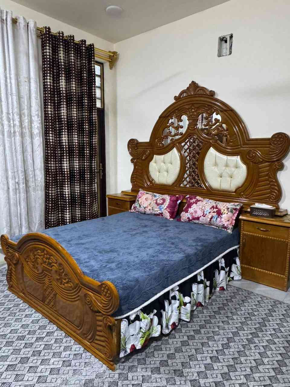 سلام عليكم مكلفه بنشر غرفه اخشاب صاج تزكام اصلي اخت الجديده سعرهه مليون وتلثميه وبيهه مجال وكاروك جديد سعره 100وبي مجال المكان الكريعات هاذه صاحب الغراض وليحب يتواصل ويا موجود ***********
