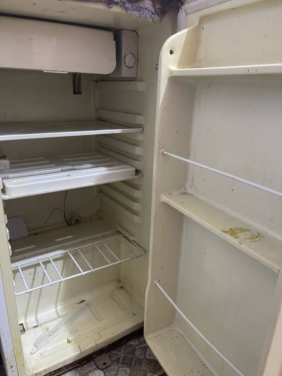 ثلاجات ثنين الجبيره  تبرد خفيف نضيفه والزغيره ماعرف شنو عطلها قيم وأخذ


**إذا كنت صاحب هذا الإعلان وتريد حذفه لأي سبب، رجاءا أرسل رسالة إلى الدعم الفني**