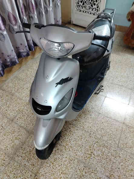 اكزز للبيع محرك شرط مامفتوح بس قبغ هندر مفتوح سلف شغال كهربائية كلو شغال السعر ٣٧٥ وبيه مجال *********** جانب الأيمن
