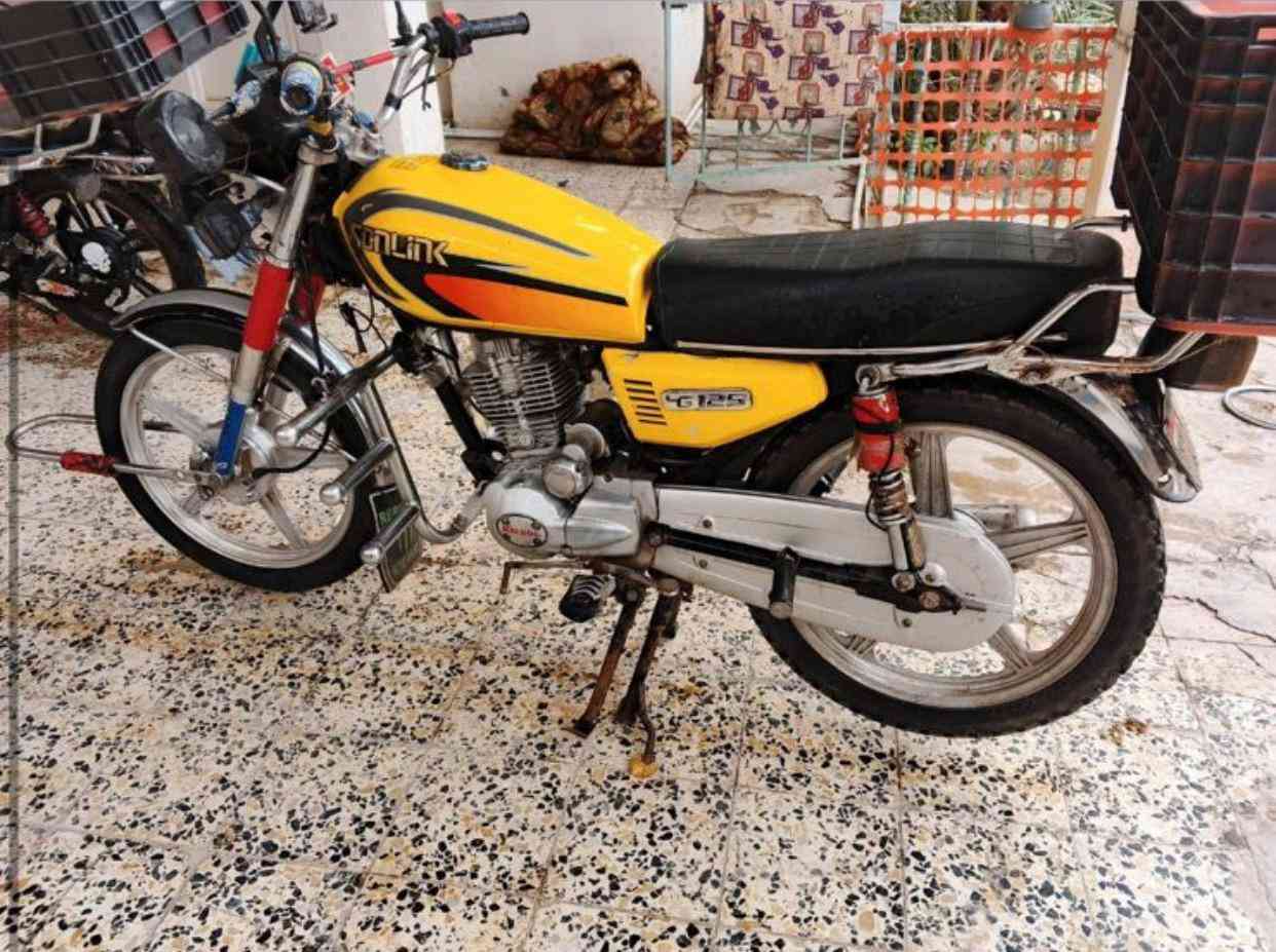 السلام عليكم اخوان دراجه للبيع 
جني ١٨
السعر  ٣٥٠وبيها مجال 
مكانها العلم 
رقم الهاتف ***********
٥كير
