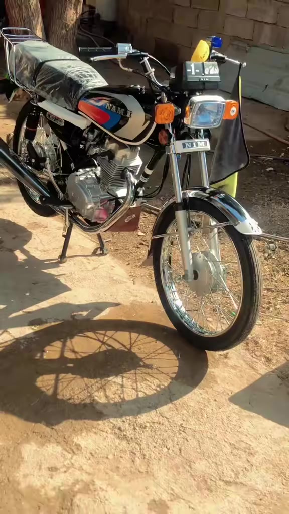 السلام عليكم.                                                                      دراجة نامة امتياز ٣ احرف طبق الاصل شلامجة اصلي 
موديل ٢٥
محرك مكفول من اي فتح 
الدراجة كفالة عامة من التاير للتاير 
صالنة نجمة ام البوشة اصلي 
سويج شلامجة 
دشبول شبيه الشلامجة 
دراجة خير من الله 
اوراق كاملة 
للمراوس حسب القناعة 
مكان ديالى بعقوبة بهرز 
اي سؤال اتفضل خاص


**إذا كنت صاحب هذا الإعلان وتريد حذفه لأي سبب، رجاءا أرسل رسالة إلى الدعم الفني**