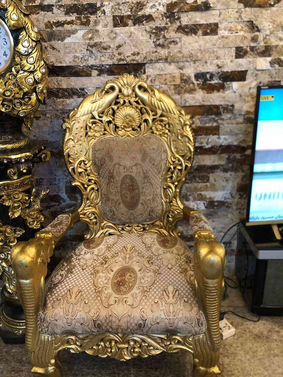 للبيع قنفات عدد 12وميز تلفزيون اتصال ع رقم *********** بغداد

