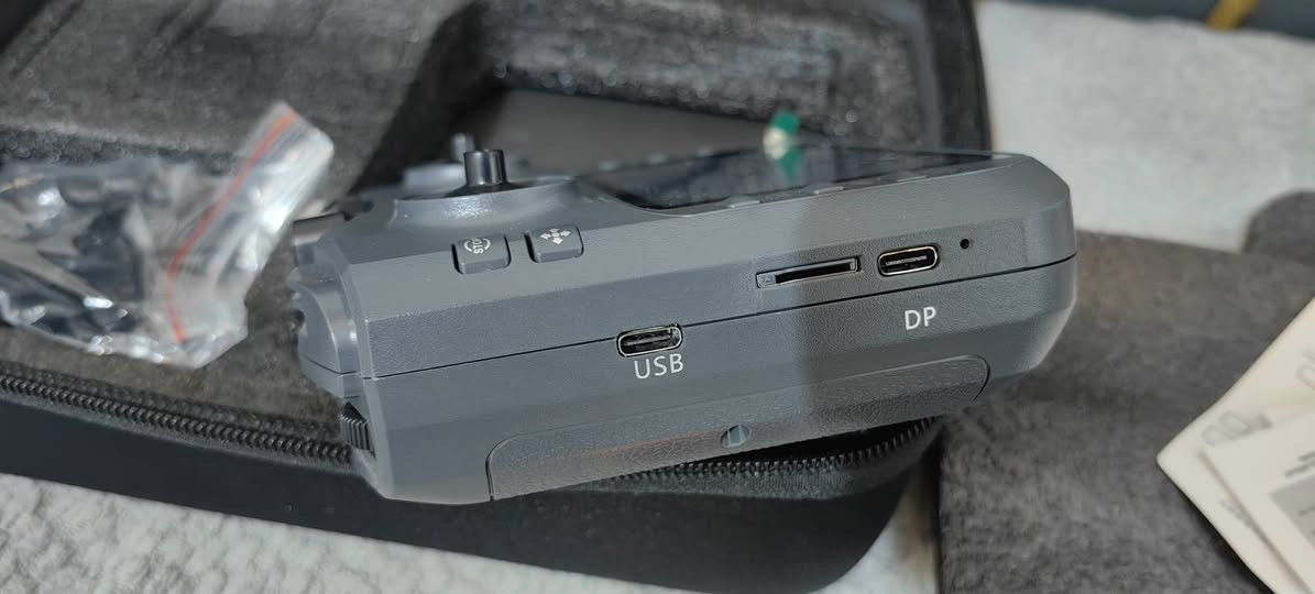 درون جديدة غير مستعملة 
 S156
 محرك برشلس ملحقات كاملة
ريمونت شاشة شحن وليس بطاريات
اعلى سعر ابيع
المكان كربلاء 
***********
