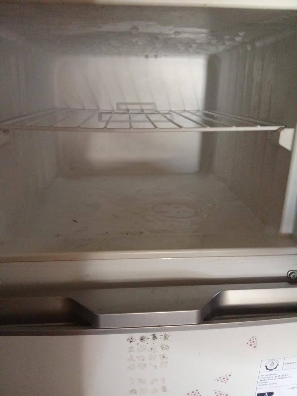 ثلاجة للبيع نظيفة جدا.
المكان: الكوت – شارع النفط
السعر: 225 
الاستفسار 
***********
