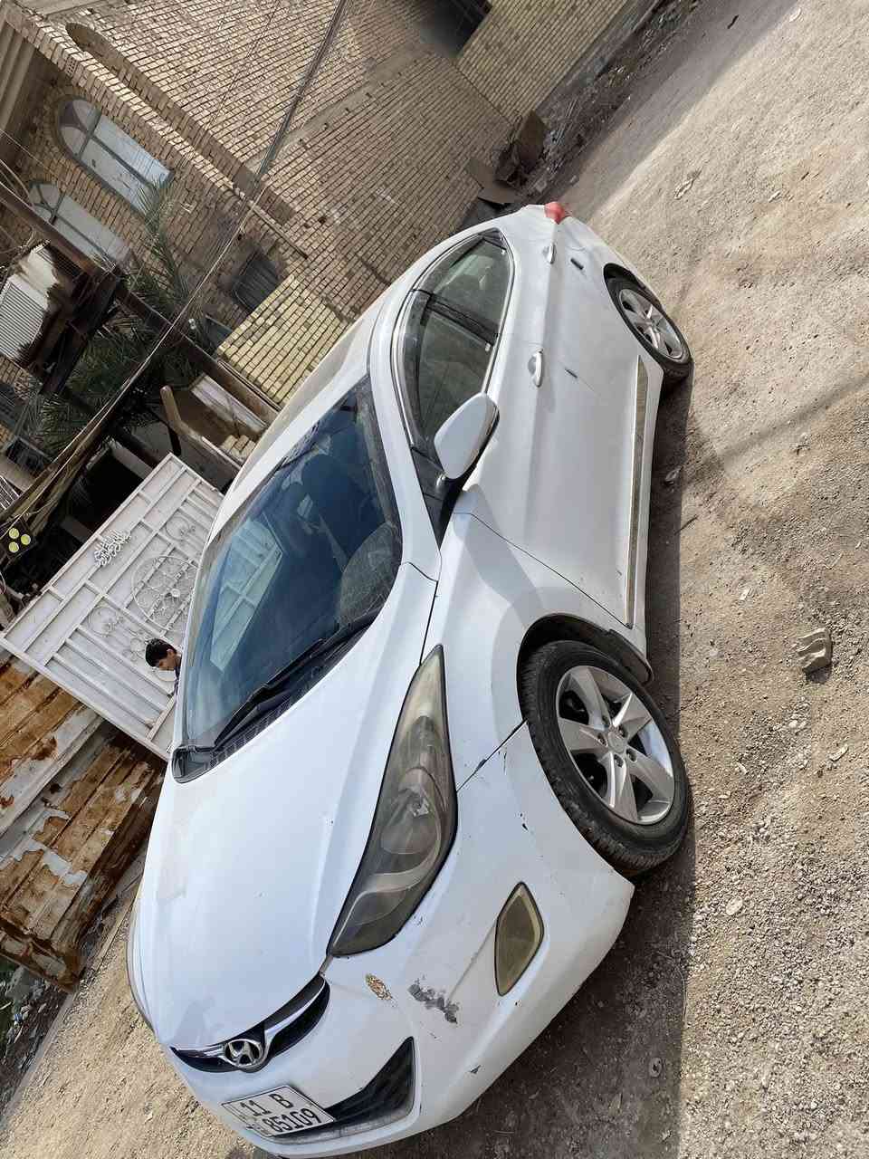 سلام عليكم عندي الانترا
موديل 12 
خليجي 
فول مواصفات 
فتحه كامره 
شاشه 
اشاير بل مري 
حساس خلفي 
جاهزه من كلشي 
بيها سونار بل منشور  كلشي واضحه عدكم 
مكان سياره جكوك الكاظميه 
سعر 95 بيها مجال حك الجيه 
ملاحظه جماعه الجوه 90 لا تخابر ولا تكسر بحلال العالم 
***********
