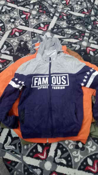 سويترات  وقماصل باله دجه اوله العنوان حي العسكري قرب مكتب علم دار ***********
