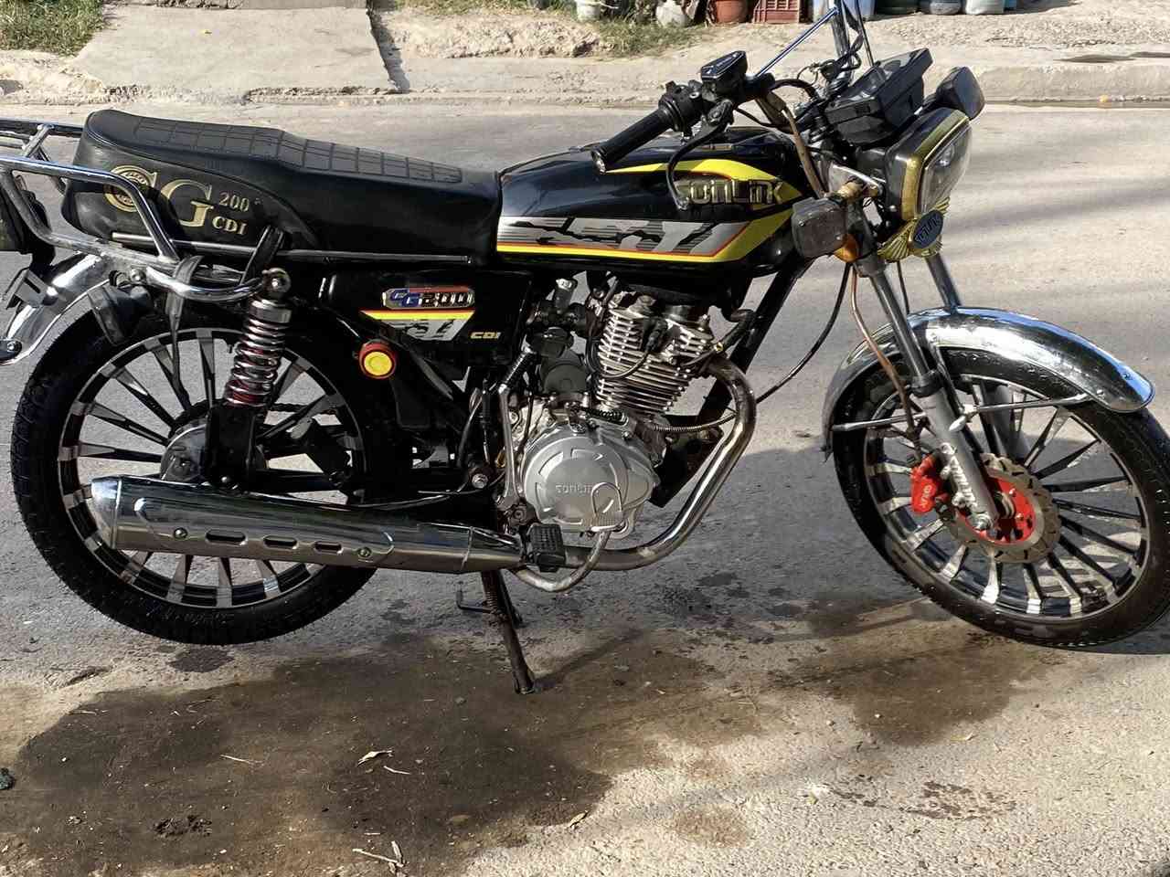 السلام عليكم دراجه ايراني سونك موديل 2024نظيفة مكينة كفاله ممفتوحه ولا برغي شلعة معدل كله كامل كهربائيات كلها شغاله لايت عالي ناصي اشاير بصمة الدراجه مبيهة نقص بدون اوراق السعر 650 وبيها مجال عنواني الدوره الميكانيك ***********
