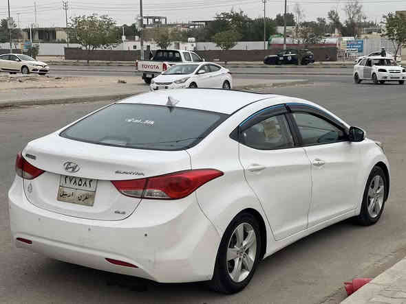 سلام عليكم النترا موديل 12للبيع فول بصمه كشنات كهرباء تبريد بيانو تحكمات  شاشه كأمره مكينه 1600 دوش ما مفتوحه كير مكينه عل شرط سياره  بيهه فقط كارتات و بارد قليل مكفوله من ضربه سعر 108 وبيهه مجال ***********
