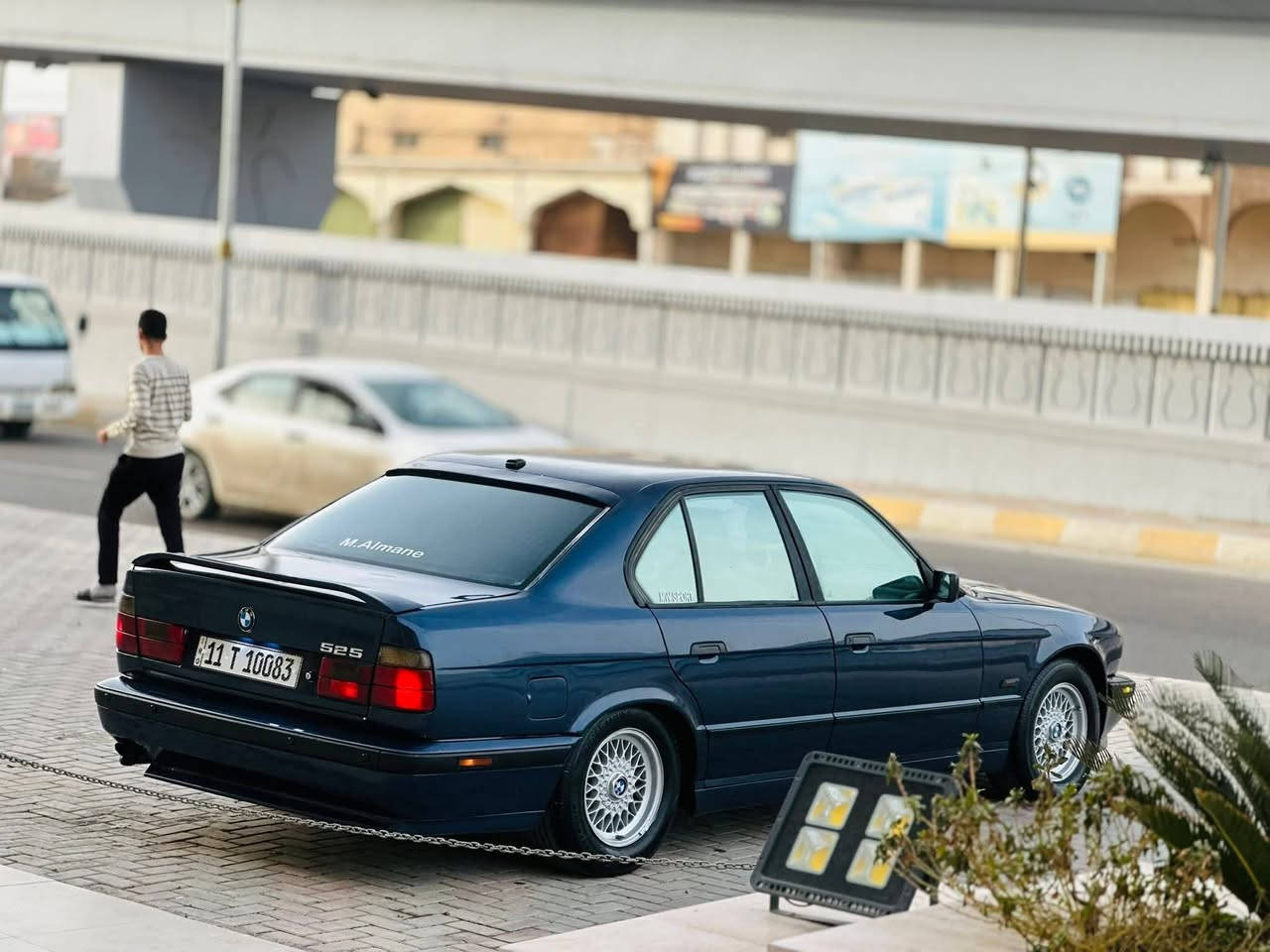 بسم لله الرحمن الرحيم
BMW/525iتك فانوس مسكر اصل 
موديل 1993رقم بغداد مميز بسمي سنويه لل2029 هزه ومداور كامل كله جديد ستوني محوله بسمي شخصيآ كير مكينه خير من الله شلعه ومعدل حداديه تكم تاير تبريد ثلج كلشي شغال بيه ضفيرته بلاد لا مجطله ولا مكصكصه شادله مروحه F01 كهربائيه كشره يخبل صبغ فقط داير جماليه 
سعر61 مكاني بديوانيه ***********
