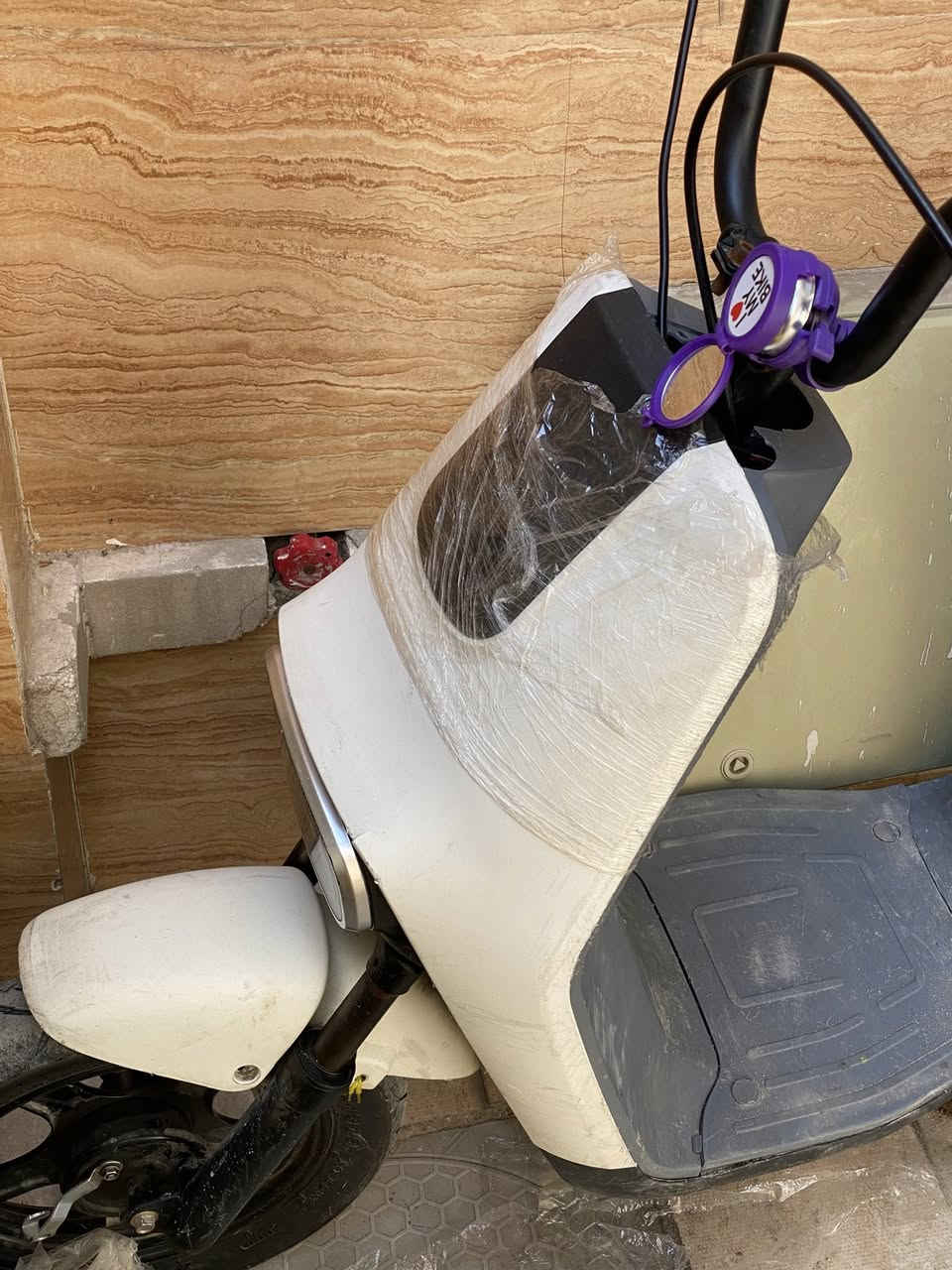 سلام عليكم دراجه شحن  للبيع من مكانها بغداد حي الجهاد سعرها 200 شغاله وتمشي سرعتها 35 40فقط يرادلها تبديل منفذ الشحن ب6 الف ***********واتساب واذا اكو مراوس ترهم
