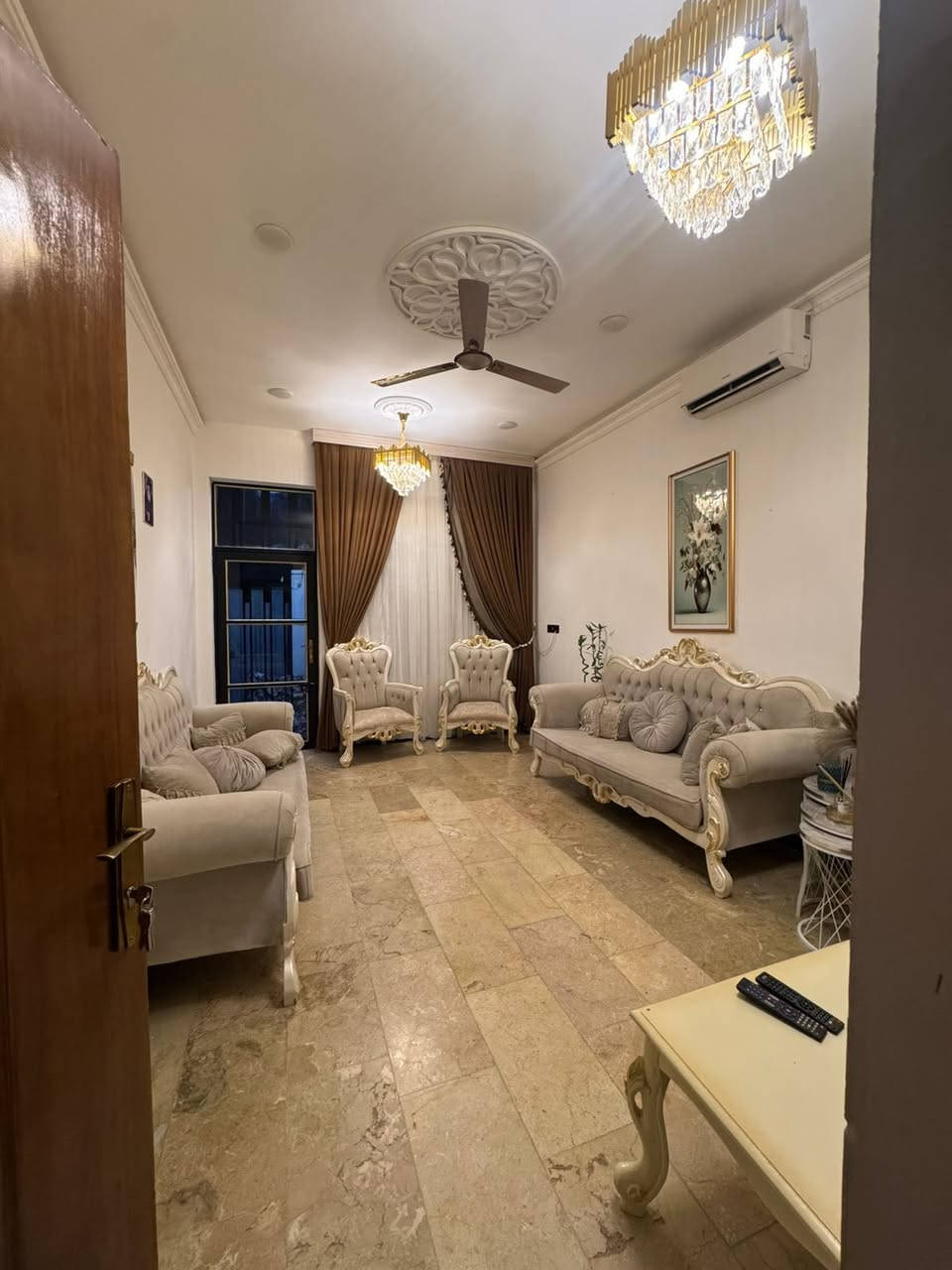 سلام عليكم ورحمة الله وبركاته
مشتمل للبيع 100م بناء 2024 

واجه 5X20 بناء نضيف 

الموقع : قرب فلكة صباح الخياط وقرب سوق حي اور الصغير 

للاستفسار ***********
