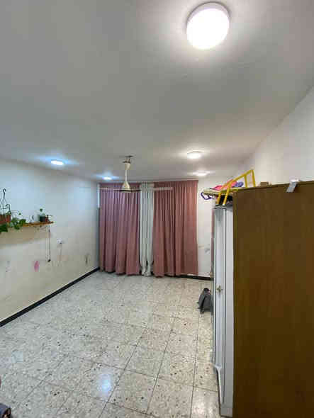 السلام عليكم مشتمل للبيع المساحة ١٠٠ متر الوجه ٤ نزال ٢٥ طابو ملك صرف يحتوي على كراج استقبال مطبخ خدمات منور غرفه نوم الطابق الثاني غرفه نوم الموقع الشهداء شارع المضخة الثاني خلف مستوصف الاستفسار اتصل ***********
