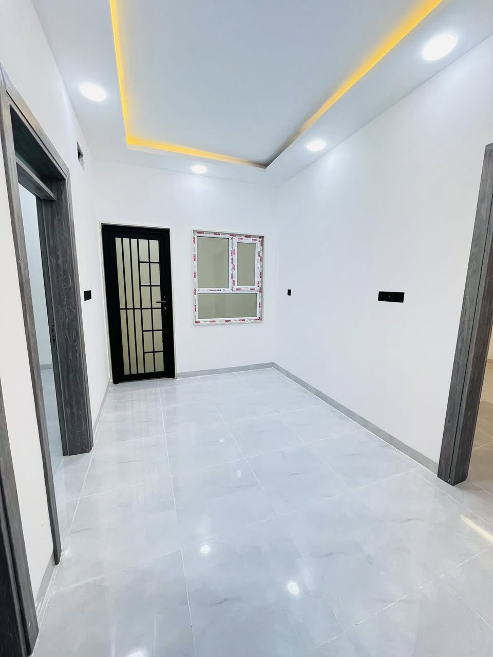 دار للبيع في حي الملايين الاولى مساحة 120 م واجهة 9 الطابق الاول / غرفة نوم + هول + استقبال + مطبخ + صحيات
الطابق الثاني / ثلاث غرف نوم + هول + صحيات + بيتونة
نظام البيت / دكتات + كاميرات + سبالت 
جنس الارض زراعي بستان ملك صرف 
للاستفسار / ***********
