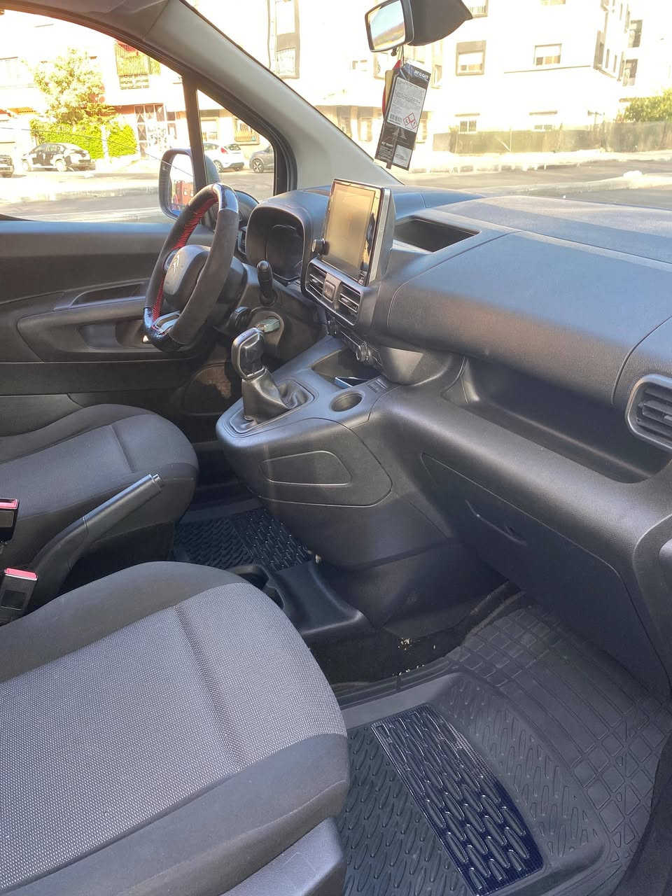 بسم الله توكلنا على الله 
🚗 Citroën Berlingo Diesel
📅 Modèle 2021
📍 Kénitra
✅ Kilométrage : 83.000 km
✅ Climatisation
✅ Régulateur et limiteur de vitesse
✅ Écran tactile
✅ Double porte coulissante
✅ Jamais accidenté
✅ Peinture d’origine
💰 Prix : 165.000 DH
📞 Contact : 0677751222
Voiture propre et bien entretenue, prête à prendre la route. Première main, idéale pour usage personnel ou professionnel.


**إذا كنت صاحب هذا الإعلان وتريد حذفه لأي سبب، رجاءا أرسل رسالة إلى الدعم الفني**