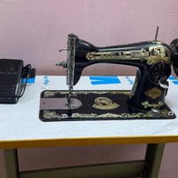 مكينة أم الأميرة قديم اصلي ياباني نظيفة جدا كاملة مع الميز سعر ١٠٠ ألف...