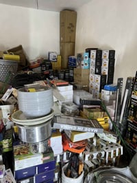 للبيع تصفية محل بضاعه جديده وممتازه ومغلفه ومعبايه بكراتين جاهزه كامل ...