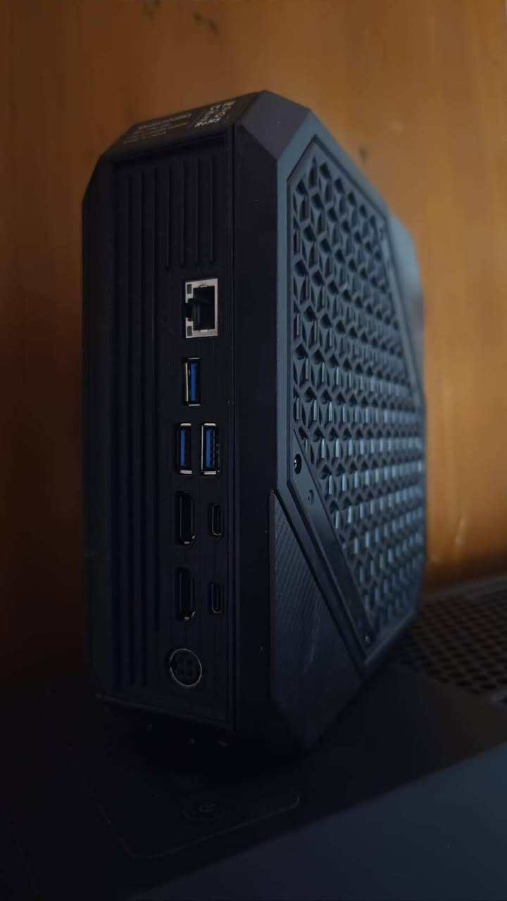 السلام عليكم
حاسبة mini pc  
MINISFORUM HX99G
المواصفات 
AMD Ryzen 9 6900HX
GPU1 AMD RADEON  
GPU2 AMD RX 6600m 
RAM 16x2 32GB DDR5  5600MHz
M.2 512GB  

قطعة كلش حلوة وراقية
بيها وايفاي وبلوتوث ومنافذ USB خير من الله وكلشي جاهز بس اربط شاشة وتونس 

سعرها 700 الف 
مكاني بغداد متوفر توصيل


**إذا كنت صاحب هذا الإعلان وتريد حذفه لأي سبب، رجاءا أرسل رسالة إلى الدعم الفني**