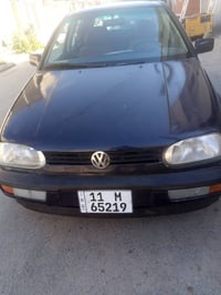 للبيع كولف موديل 94 محرك 1800 نضيف جدا كير ميكانيكي  صدر جيد جداً  كهر...