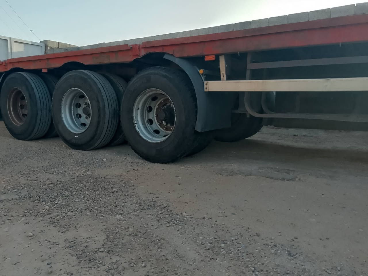 السلام عليكم ورحمة الله وبركاته 
2007 سليمانيةمكينة 440 مكفول اوتوماتيك 
تدفئه تبريد ثلاجة هاف.سنويه لل28
عربانه أوربي دبل تاير بلادي سطح بليت 
مكان ديالى حمرين 250$
رقم موبايل ***********
