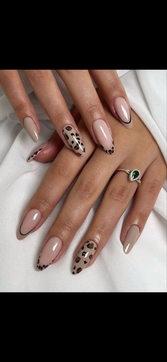 اظافر كوريه 
الدرزن 12 قطعه
سعر الدرزن 18 الف
كل علبه تحتوي على 24 اظفر + لاصق + مبرد 
اقل طلب 1 درزن 
التجهيز حسب اختياركم 
توصيل 5 آلاف 
للحجز مراسلة الصفحة أو واتساب او 
*********** 
***********
