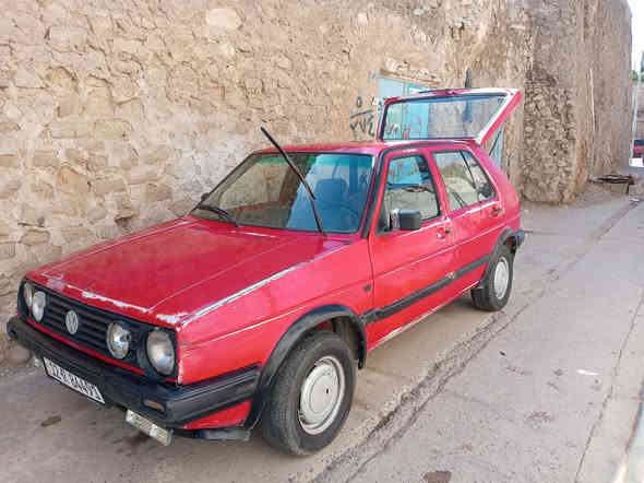 السلام عليكم من رخصت الادمن عندي هتي السياره للبيع موديل 1988المحرك اثر بخار رقم مسطره مابيها صبغ والسياره مثل ماواضح بل صوره السعر 25 وبي مجال شرط التحويل ***********
