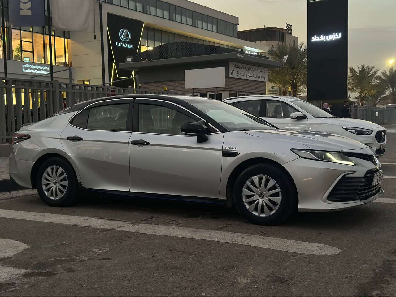 تويوتا كامري 2023
لون سلڤر خليجي بدون ايرباك 
((السياره بيها طخطخات مو حادث 
قبغ صندوق مبدل تجاري [يعني فقط قبغ الصندوق صبغ]
بارد مثل ما موضح بالصور 
بالباب الخلفيه جهة السائق 
والجامرلغ الامامي ))
ماشيه١٣٧ الف كيلو متر 
مكاني بغداد ***********
بيع مستعجل 168
٧٧١٢٣٤٨٦٩٩ بغداد, العراق
