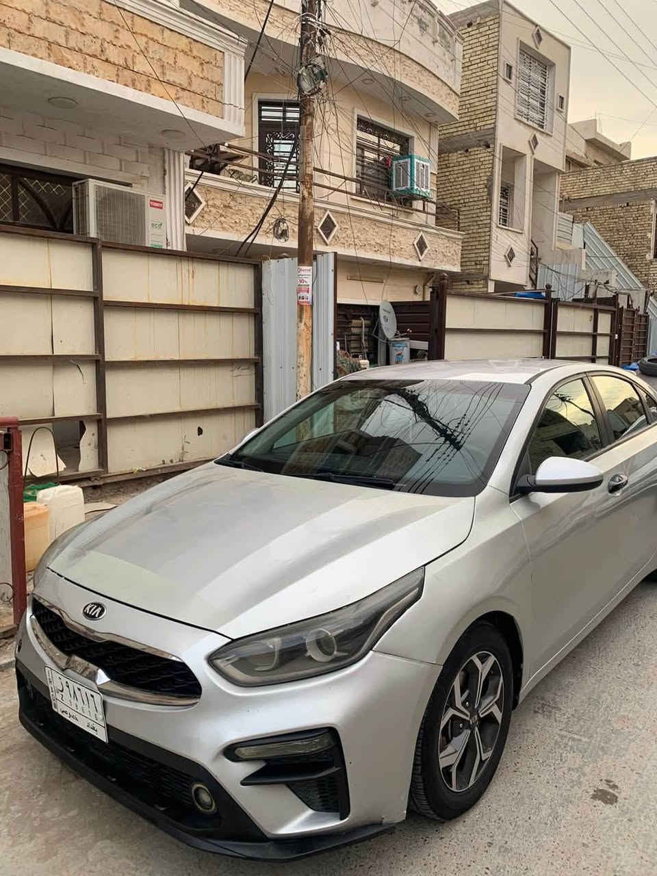 السلام عليكم كيا فورتي امريكي 2019 حادثها جاملغ خلفي وبنيد شواصي ولغود وتكم محرك كير تبريد تخم تأير مكفولات كير اي تي السيارة معوقين بعد شهر ونص صير حرة عندي وكاله من صاحبها شرعي وصاحب سيارة موجود أتعهد بتحويل أو وكاله للشراي  سيارة بيها قطع صبغ ابيع احزام ملاحظه تصليح بيها شبر بلحوض سيارة رقم بغداد سعر 98 وبيها مجال  تلفون ***********
