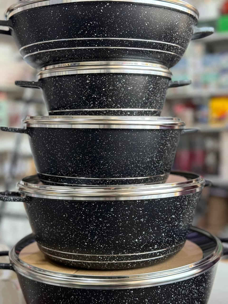 اهلا وسهلا بكم في محل انوار المصطفى للمواد المنزليه العنوان الرمادي حي الشرطه مقابيل النادي الملكي داخل القيصريه رقم المحل 57 يوجد خدمه توصيل لجميع مناطق الرمادي ***********
