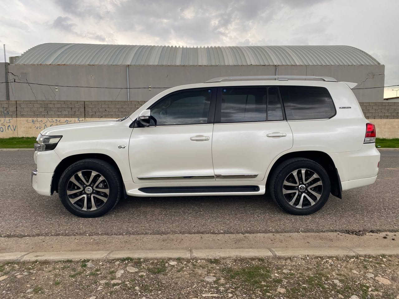 Land cruiser 2017  VX.R
وەنەوشە مواسەفات لێکزز
گێچو گێرو مەکینەی لێکززە  
2 جێ ساردەکوتە  
گێرو مەکینەی بەشەرتە نەکرایتەوە 
کتابی جام ڕەشی هەیە
115هەزار رۆییە أربيل, العراق


**إذا كنت صاحب هذا الإعلان وتريد حذفه لأي سبب، رجاءا أرسل رسالة إلى الدعم الفني**