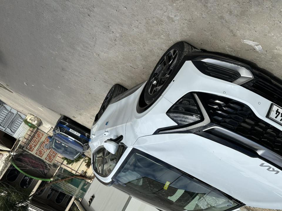 السلام عليكم سبورتج موديل 24 ماشيه ٣٠ الف فول بيه شويه من جاملغ والبنيد السعر ٢١٥ قفل الشراي يتصل ***********عنواني بغداد
