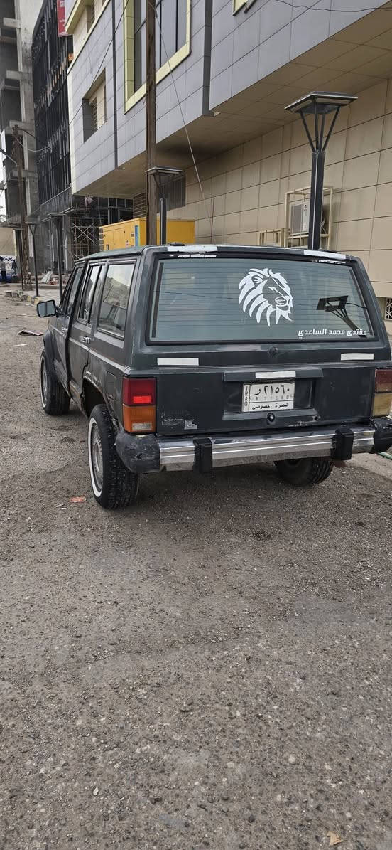 السلام عليكم  جيب شيروكي شخاطه
مكينه وكير 3000 بل كارتون مكينه قبل شهرين من بدلته هيه وتفرعاتهه كامله وكيرها يخبل حداديه جديده تخم تاير جديد كهربايات مسوي ادامه كامله اكسل قبل سبوعين من بدلته مال سيدان جام الكدام كهرباء ول وره جوبي مضخم صوت جديد سماعات كبار حلوات سياره جاهزه القماره عمرتهه كلهه  عوزهه بس صبخ ول شراي انه بخدمته سعرها ٢٨ وبيه مجال حك الجيه 
موبايل.   ***********
