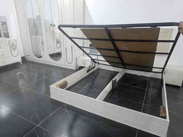 غرفه نوم للبيع نظيف كلش كامل سعر 600 الف شراي يخابر رقم مكان كركوك شارع الحسابات ***********
