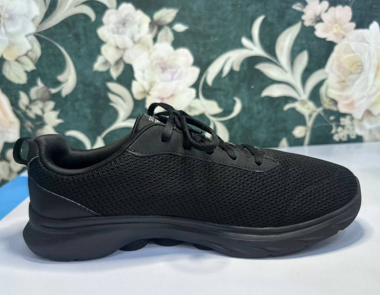 سكجرز اصلي وكالة 
قياس 40 القدم 26 
طبي السعر 25 
النضافة تامة


**إذا كنت صاحب هذا الإعلان وتريد حذفه لأي سبب، رجاءا أرسل رسالة إلى الدعم الفني**