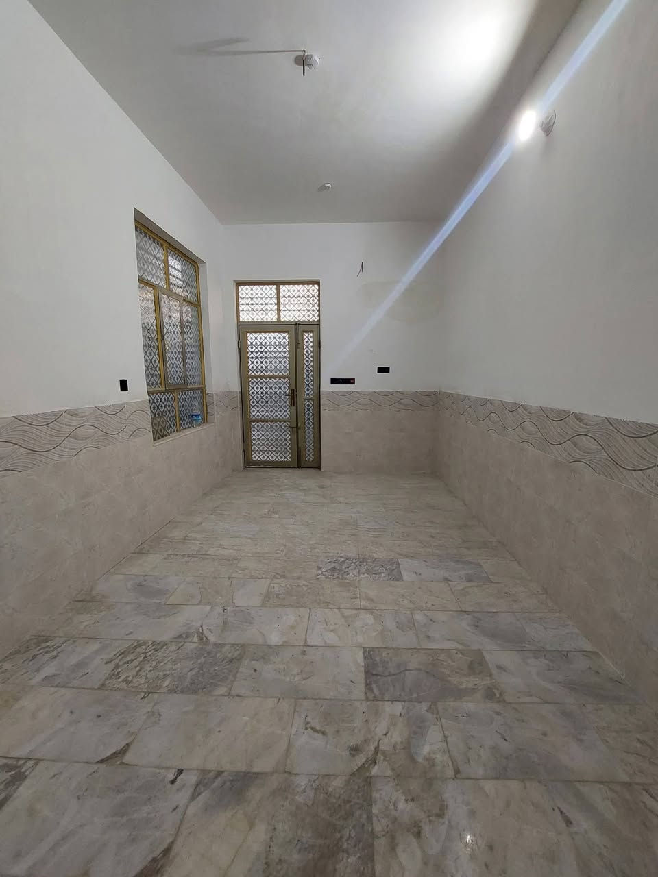 دار للبيع 100 متر حي ميسان قطاع  22 طابو صرف
البناء جديد طابوق جمهوري والأساس والسقف مسلح
مقابل السوق مجاور شارع عودة  قريب جدا للشارع العام 
الطابق الأول / غرفة وصالة وأستقبال ومطبخ وصحيات ومنور وطارمة
الطابق الثاني / غرفة وصالة وسطح 
#ملاحظة / الدار فارغ غير مسكون 
السعر 145 مع المجال. .....D

للأستفسار *********** واتساب أيضاً موجود
