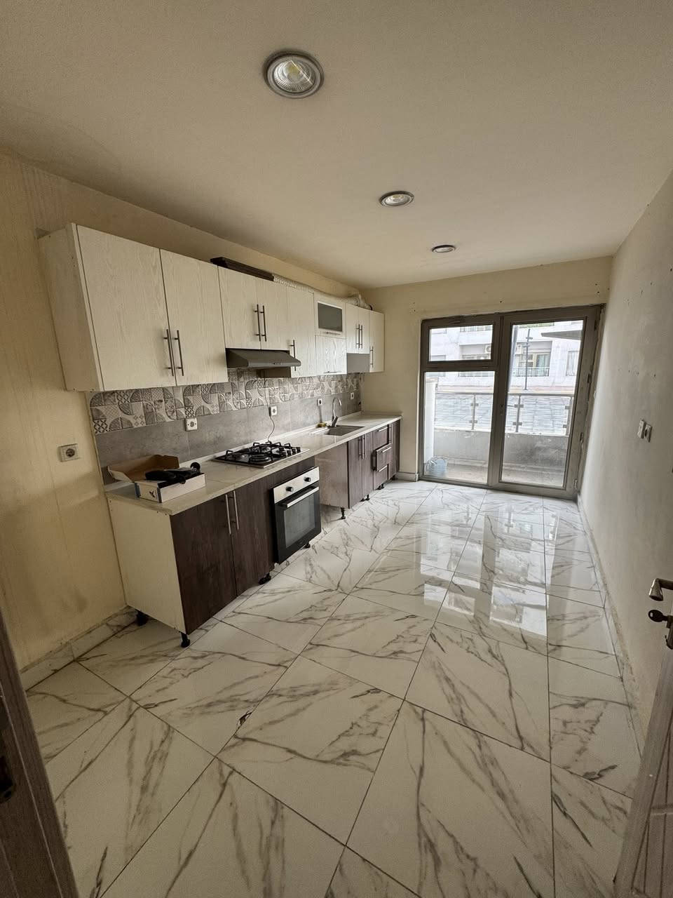 للايجار في السيديه طابق اول
منشور رقم (546)

🌐شقة طابق ارضي مجمع المحبة السكني

🌐مساحة 125متر 

💠3 نوم

💠صاله

💠مطبخ +مجهزة مطبخ تركي

💠وخدمات عدد 2

بدل الايجار 900 الف قفل

📍موقع : السيديه -  

⚜️للاستفسار ولتواصل الاتصال ع ارقام

***********
‎ او زيارة موقع المكتب الكائن السيدية شارع الظباط قرب مجمع السفير
