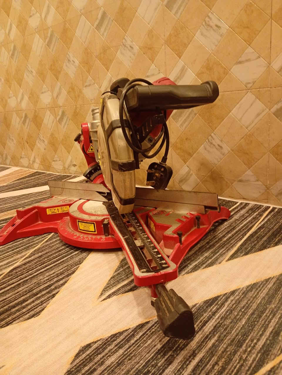 ملاحضة   شغال بس صوته خشن 
                ابيعه فحم سعره ٧٥الف


**إذا كنت صاحب هذا الإعلان وتريد حذفه لأي سبب، رجاءا أرسل رسالة إلى الدعم الفني**