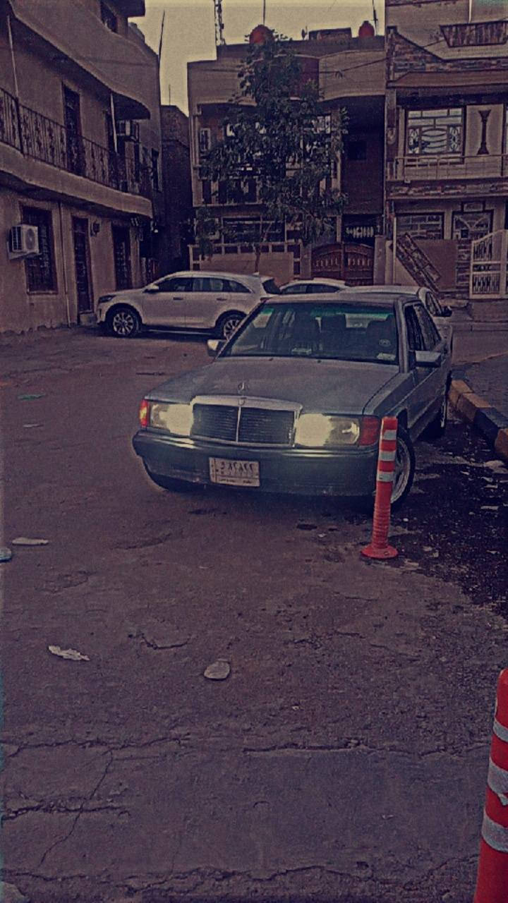 سلام عليكم مارسدس 190e طيارين 
موديل 91 
محرك بلادي سته سلندر 
داخل جلد رصاصي 
وجام اربعه كهرباء 
بس السياره يرادله ملاحضات 
سعر 60 وبي مجال 
الرقم *********** موجود واتساب 24 ساعه
