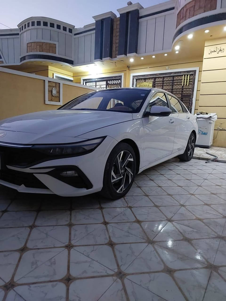 هيونداي النترا 2024  كامل مواصفات ——————————————————
الموديل : 2024. (خليجي ) . كوري تجميع الصين
المحرك : 1.5 دبل نوزل كير 8 سرعات
العداد : 71 الف كيلومتر 

❗️ابرز المواصفات للسيارة
🔅بصمة تشغيل بصمة ابواب
🔅شاشة اصلية أبل كار بلي
🔅عداد سرعة ديجتل 
🔅مقاعد جلد  اسود
🔅6 ايرباك (الدشبول الدركة التكم المقاعد)
🔅لايت led 
🔅لايت زنون عالي ناصي
🔅فتحة سقف
🔅الدركة شكل الرياضي حرف D
🔅ويل رياضي حجم 17
🔅تبريد قطعتين
🔅مري كهرباء+ اشاير بالمري
🔅كروس سرعة وفول تحكم ستيرن
🔅حساسات امامية و خلفية +كاميرا 
🔅سايد بريك كهربائي
🔅درايف مود+اوتوهولد 
  

 ملاحظة  ....
بدون حادث اي داخل و خارج
بدون سمكرة و تعديل حار و بارد 
بس في الصورة بالدعامية فقط 

السعر  140 بي مجال 
الرقم  *********** 
مكان بغداد
