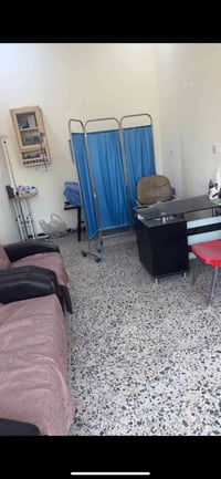 متوفرة غراض عيادة تمريضيه للبيع مكلفتني ٤٠٠شنوتدفعون بيها نزلو سوماتكم...