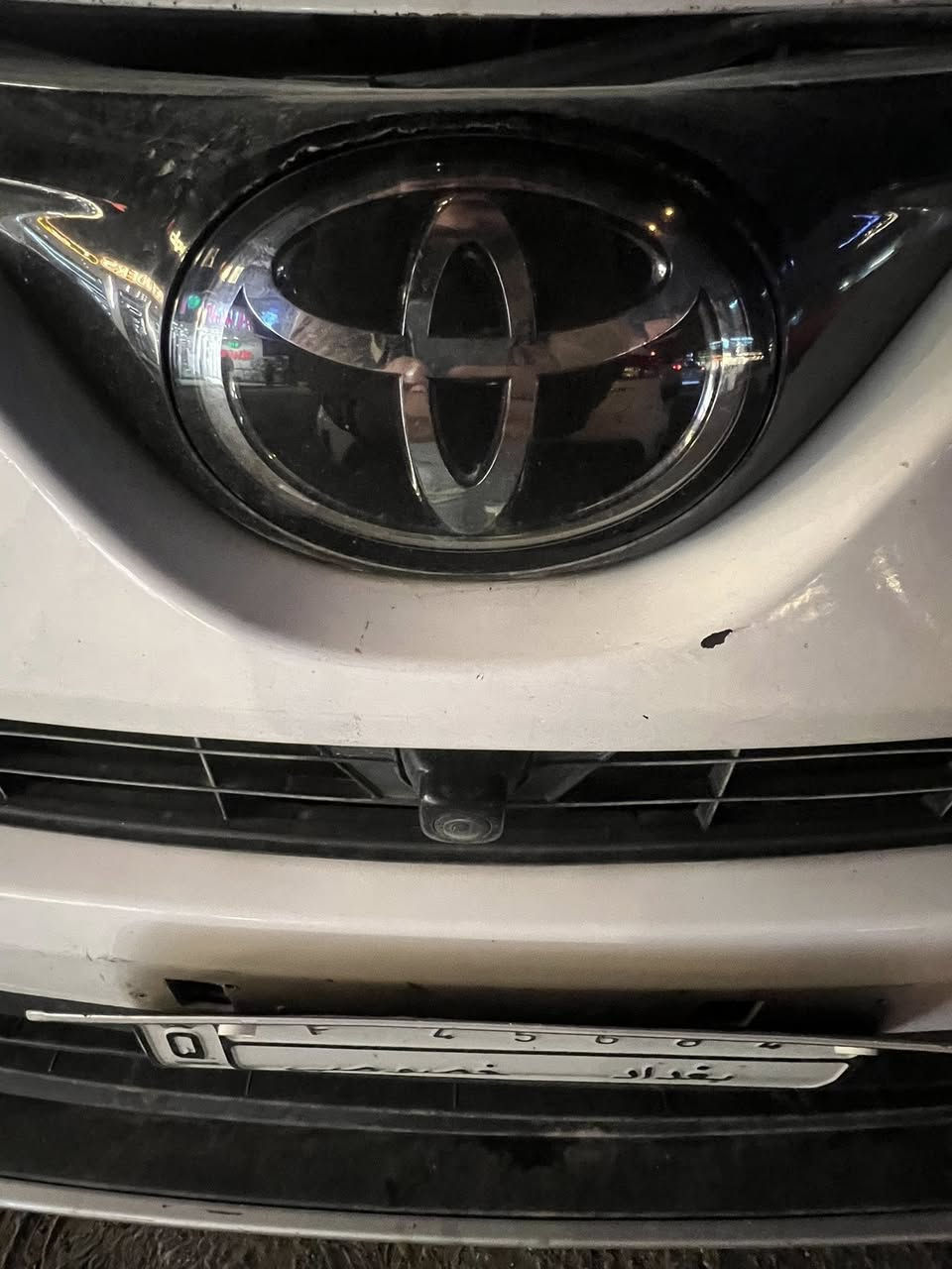 تيوتا راف فور 2018 se اعلى مواصفات
المواصفات🔴🔴🔴
 ✅◦ ماشية 140الف حقيقي
 ✅◦ فور ويل دفع رباعي
 ✅◦ وضعيات قيادة . اقتصادي / ✅عادي / رياضي ( سبورت)
 ✅◦ جنطة كهرباء
 ✅◦ كشن السائق كهرباء 
 ✅◦ تدفئة بالمقاعد الامامية
 ✅◦ كشنات جلد
 ✅◦ فتحة ( سلايد روف)
 ✅◦ رادار ٣٦٠ درجة 
 ✅◦  كاميرات عدد ٥
 ✅◦ تحديد مسار
 ✅◦ دخول ذكي
 ✅◦ نقطة عمياء
 ⚠️◦ السيارة بيها صبغ بنيد وجاملغ 
⚜️ السيارة كلشي ما بيها نقص بالعافية عالياخذها 
واعتذر السيارة ماعندي مجال اغسلها 
السعر / 180 ورقة ✅
للأستفسار الاتصال عالرقم ***********
