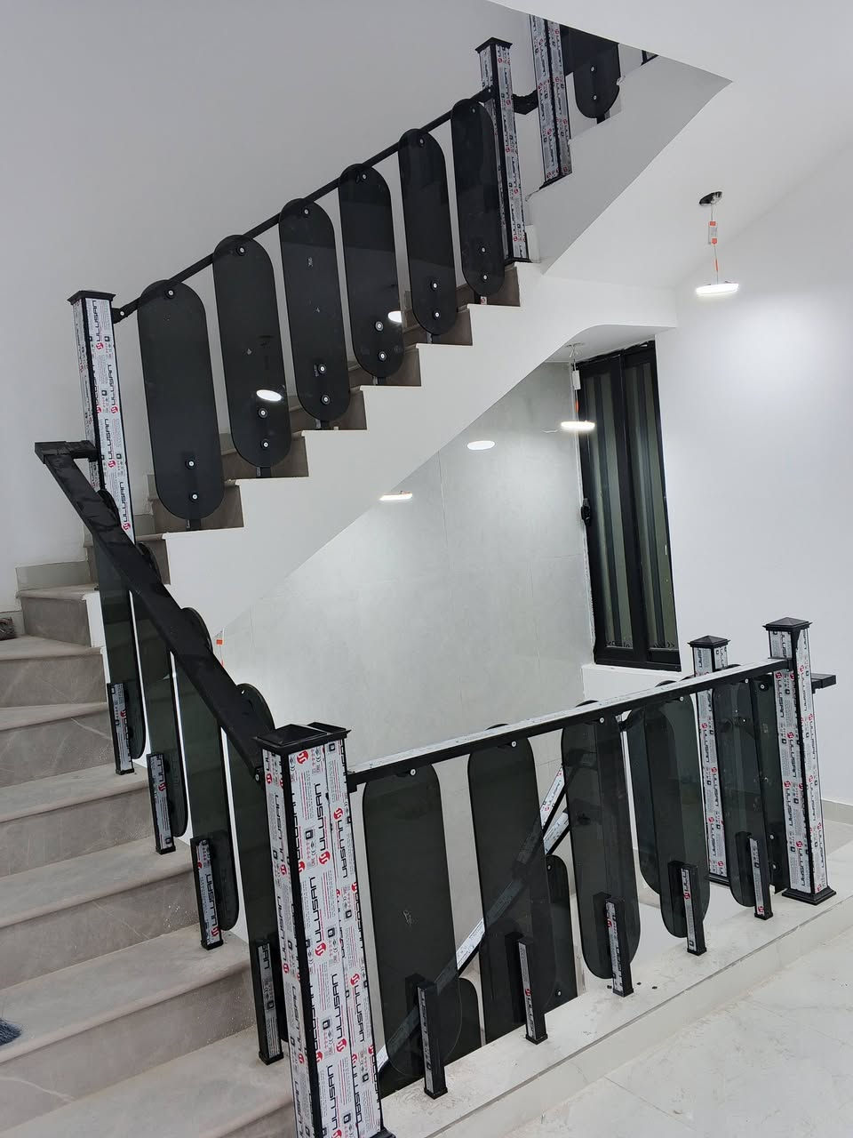 عروض المحجرات مميزة 
مقاطع تركي درجة اولى مع الضمان 
محجر الشكل الدائري ٣٧الف فقط
المحجر الشكل المربع ٦٠الف فقط
محجر cnc جام 65 الف 
ملاحظة سعر الدنكة المربع. 60الف فقط 

محجر البلكون جام 10ملم 60$ 
محجر الجام الألواح 65$
بغداد الغزالية بجوار المجمع السويسري 
واتساب 
***********
او ***********
