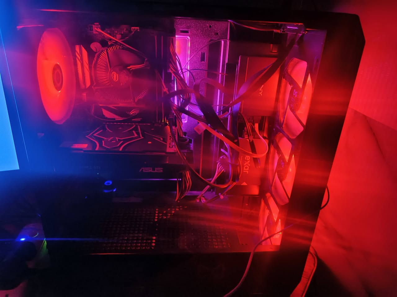 بيسي العاب بسعر ممتاز
المواصفات 

المعالج core i5 6700 مكسور السرعه 

رامات 16 ddr4 2666
كرت الشاشه اسوس ثنين فانات مكسور سرعه ايضن gtx 1050ti 4 GB
الهارد نوعان الاول اس اسدي وثاني هم اسسدي

الاول 256 فقط لنضام وثاني 1 تربايت للعاب 

رقمي لتواصل ***********

توصيل ماعدي تجي لبيت تاخذه  فقط كيس كلشي ماييجي وياه 

سعره ٣٠٠ الف قفللل قفلل قفلل
