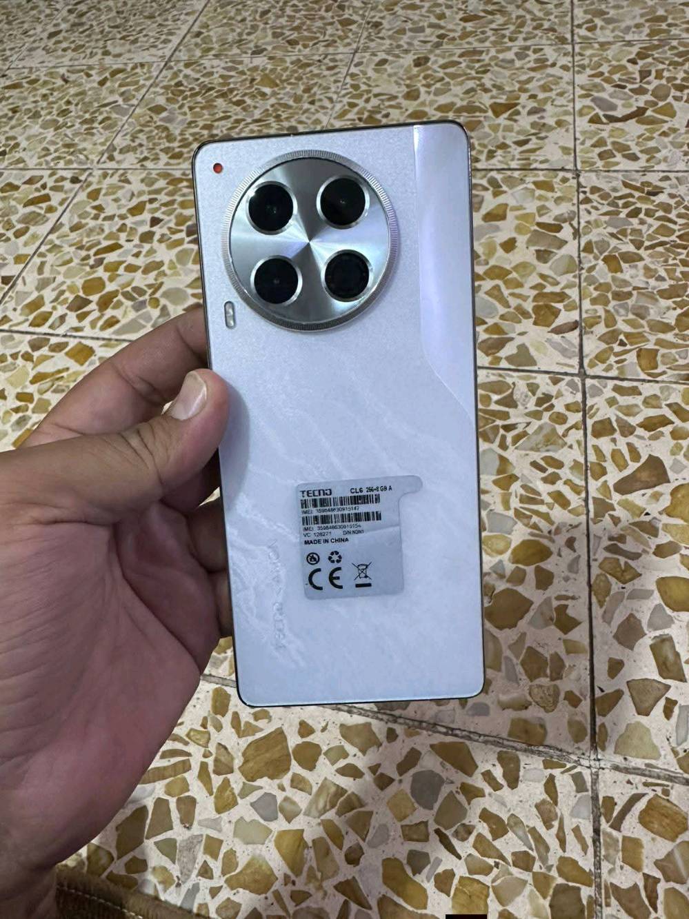 سلام عليكم تكنو كامون 30  جهاز نضافه 100/100 نقص شاحنه فقط اقره التفاصيل جهاز قوي جدا
مكاني يغداد الكماليه​💡 أبرز المواصفات:
​الشاشة: AMOLED عملاقة بحجم 6.78 بوصة، بدقة FHD+، وبمعدل تحديث 120Hz (سلاسة تامة بالتصفح والألعاب).
​المعالج: MediaTek Helio G99 Ultimate (ممتاز للألعاب والاصدار الأحدث من المعالج الشهير).
​الذاكرة والتخزين: ذاكرة داخلية 256 جيجابايت مع رام   16 جيجابايت (الجهاز نضافه 100).
​الكاميرا الخلفية: بدقة 50 ميجابكسل وتدعم المثبت البصري OIS (تصوير ثابت وفيديو بدون اهتزاز).
​كاميرا السيلفي: خرافية بدقة 50 ميجابكسل مع فوكس تلقائي وفلاش أمامي مزدوج.
​البطارية: 5000 مللي أمبير تطول وياك يوم كامل وزيادة.
​الشحن: سريع جداً بقوة 70 واط (يشحن الجهاز بلمح البصر).
​الصوت: سماعات ستيريو مزدوجة بنظام Dolby Atmos (صوت عالي ونقي).
​المميزات الإضافية: بصمة مدمجة تحت الشاشة، يدعم شريحتين وكارت ذاكرة بنفس الوقت، ويحتوي على مستشعر IR للتحكم بالتلفزيونات والتبريد.
751 375 7304
