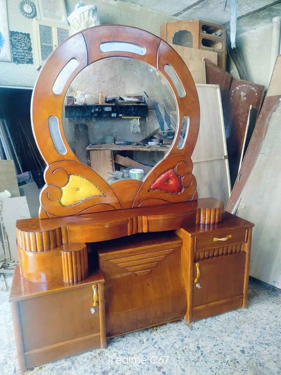 ميز مرايا نظيف كلش السعر 65الف نهايته للتواصل العماره حي النداء//***********

