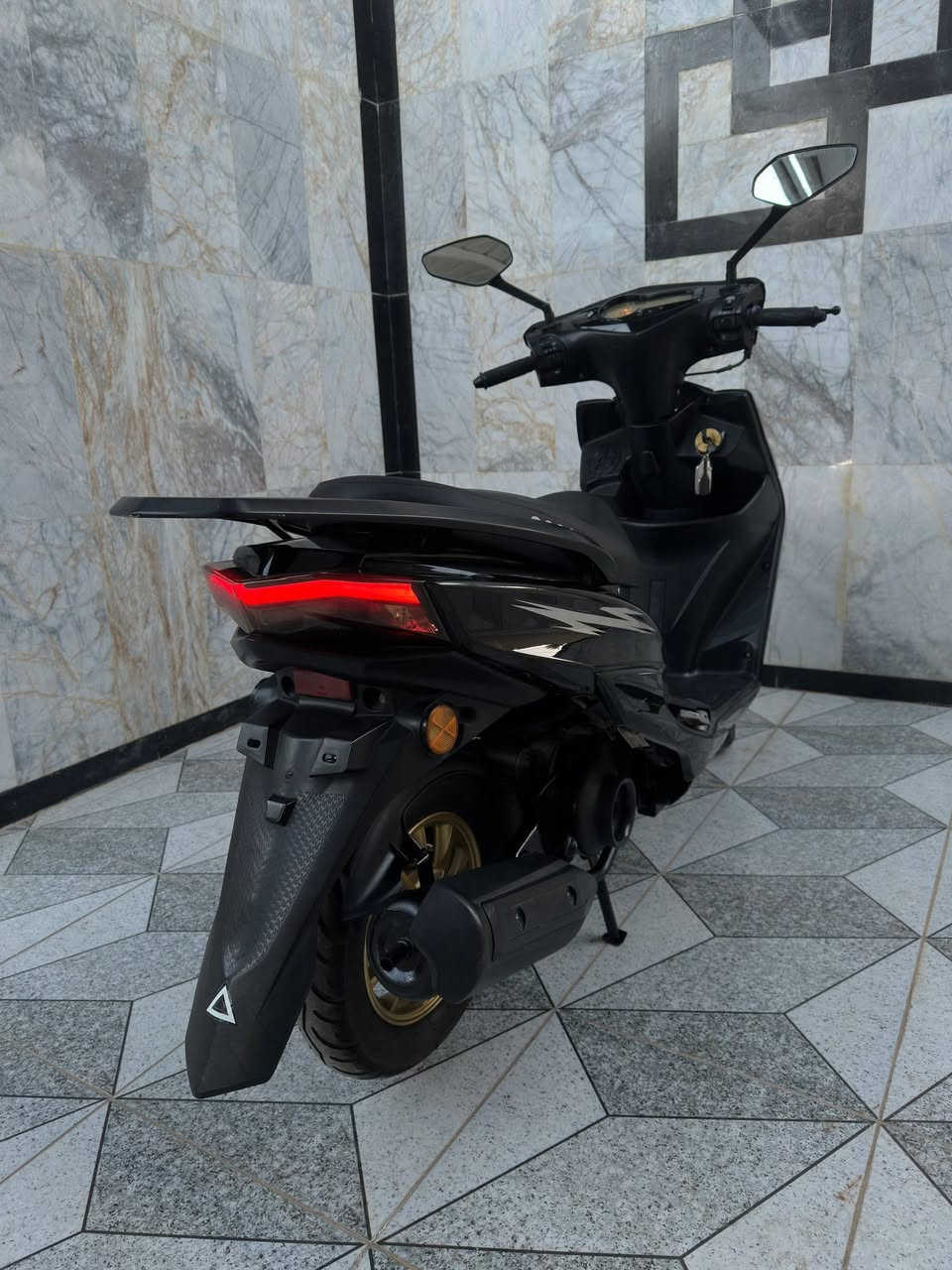 السلام عليكم من رخصة الآدمن سكنس صيني فحل ماشيه ٢٧٠٠ مال بيت جاهزه من كلشي كير مكينه عالشركه اوراق اصوليه مكمركه السعر ٩٠٠ وبيها مجال *********** اتصل وتدلل مكانها كربلاء
