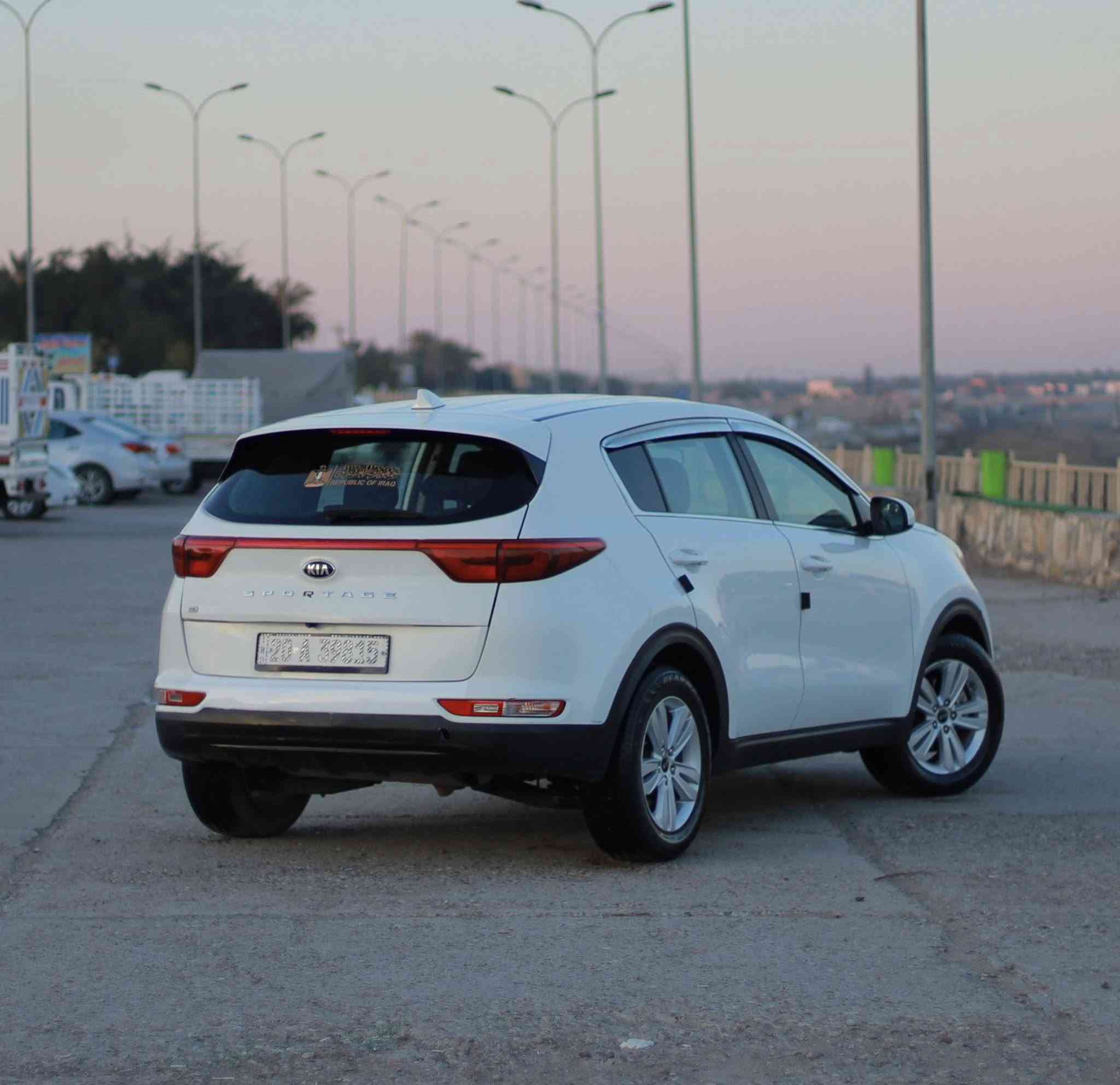 بسم الله للبيع كيا سبورتج موديل 2019 امريكي ضررهة بسيط جداً ماكو امريكي يجي هيج ضرر خفيف السونار موجود بالمنشور السيارة بعدهة على وضع الشركة قطعتين تبريد مكينة 2400 كفالة عامة ومعروفة مواصفات السبورتج الراقية السعر 165 وبيهة مجال بسيط الشراي يتصل *********** ما ارد على الخاص فقط اتصال
