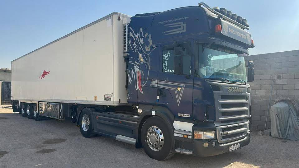 ((مكلف بل نشر))     السلام عليكم سكانيه موديل 2005جوبلس امامي سياره مع براد شيرو موديل 2002شهر10سمك سبعه ارتفاع استندر جهاز سيميكس مجموعه بيبي دسك بريك عل جوه نص عبار ومطبخ وثلاجه متخمه تايرات راس وعربانه جديد ويل كب راس وعربانه سياره خير من الله سعر 350وبيه مجال  رقم صاحب السياره
مكان السياره بصره الزبير 
+964 771 844 6861
